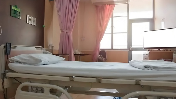 细节藏不住爱！白敬亭晒家意外暴露恋情？